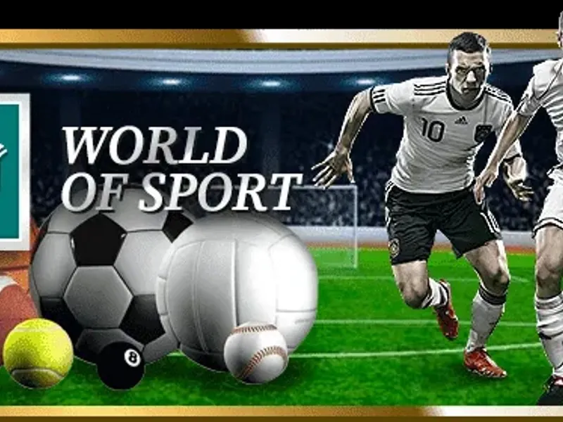 Người chơi đang suy nghĩ chiến thuật Mạt chược với bộ bài trên bàn tại sun88.